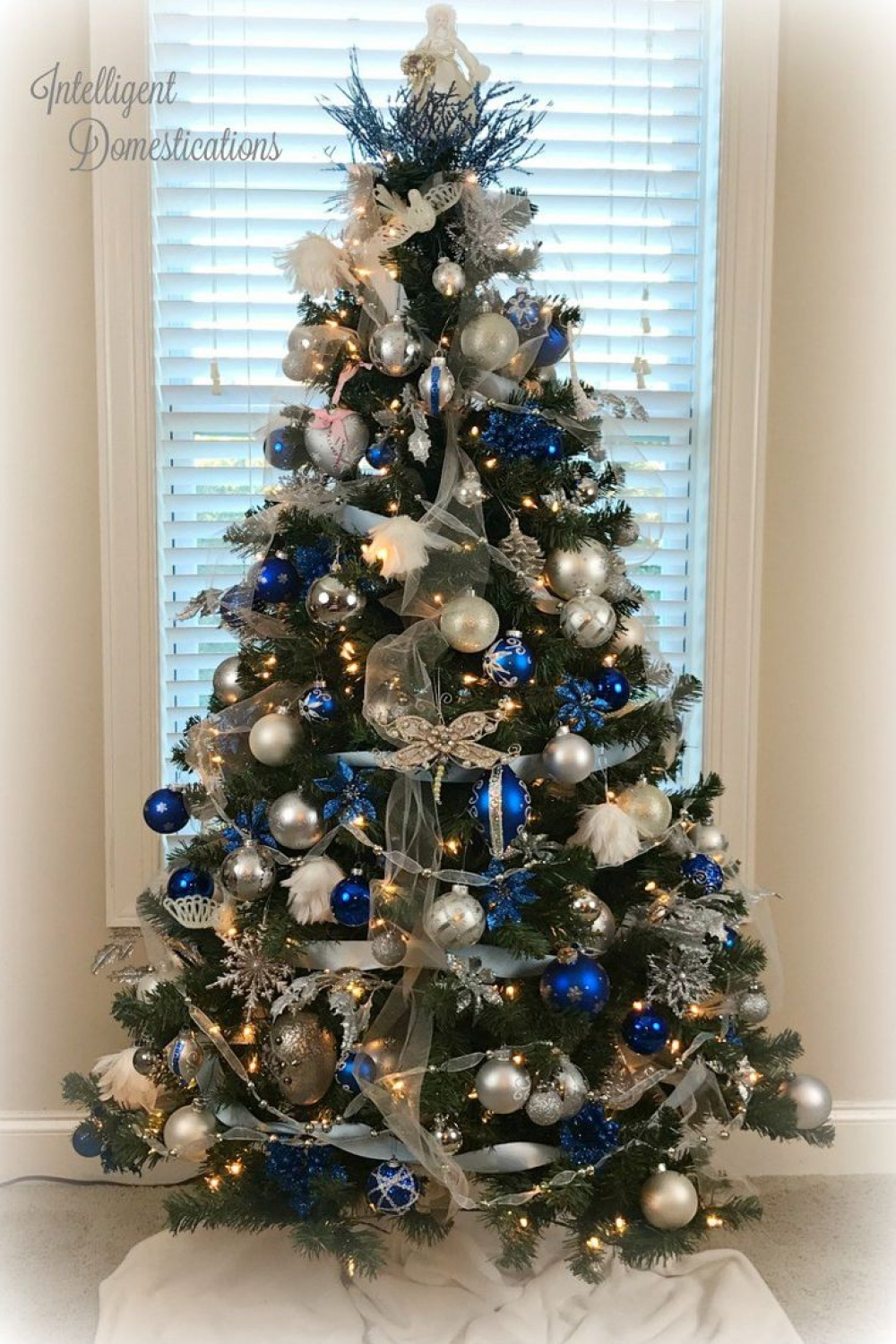 Blue and White Christmas Tree Decorations  White christmas tree