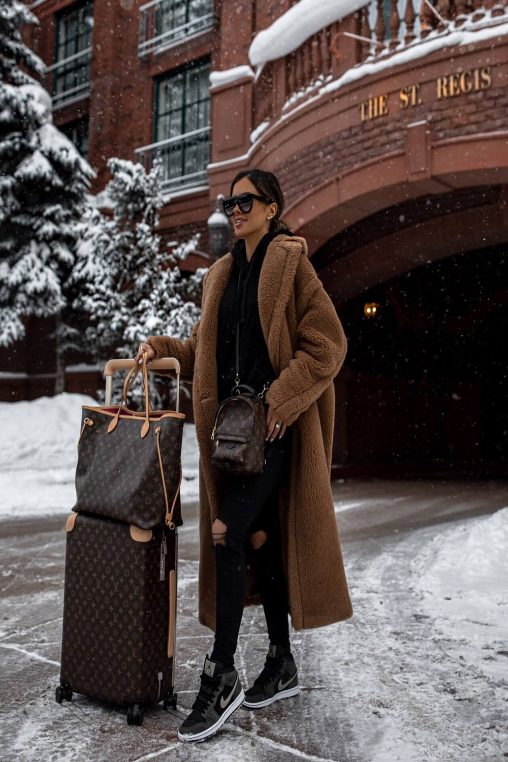 Chic Winter Travel Outfits To Recreate - Mia Mia Mine