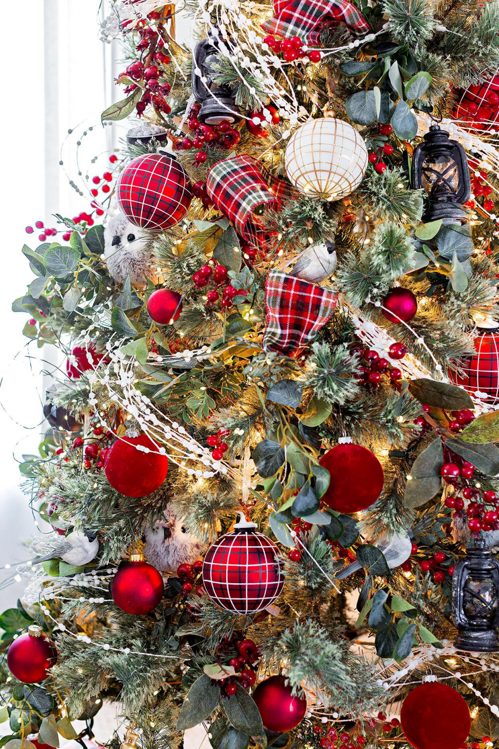 Classic Red and Green Christmas Decorating Ideas