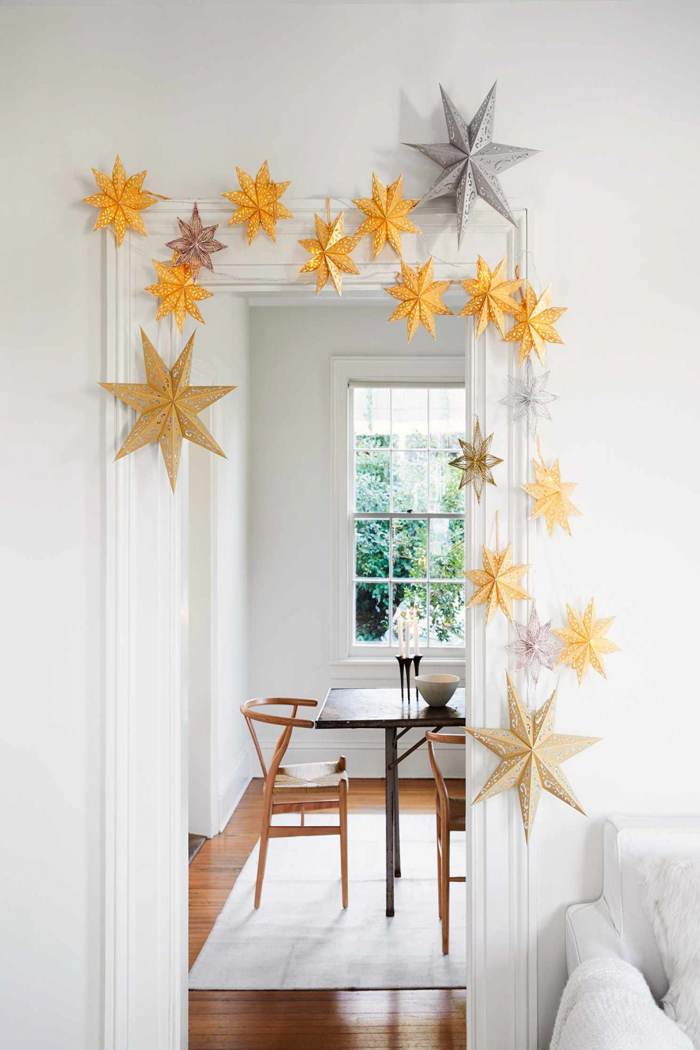 Easy Holiday Decorating Ideas That Take  Minutes or Less