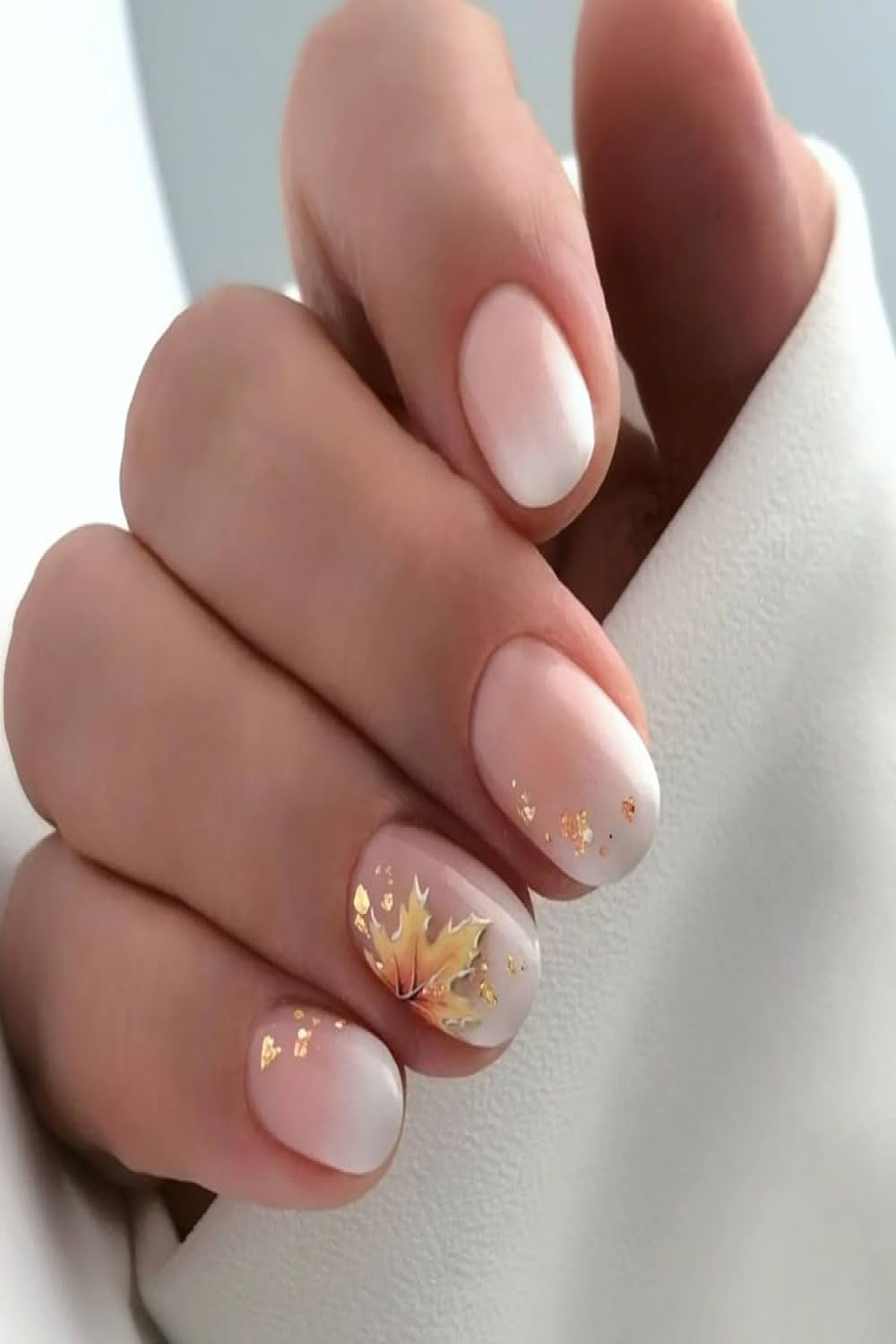 Fall Press on Nails Thanksgiving Day Fake Nails, LPOODDNU Maple Leaf Press  on Nails Short Square False Nails with Designs Cute Nude Autumn Glue on