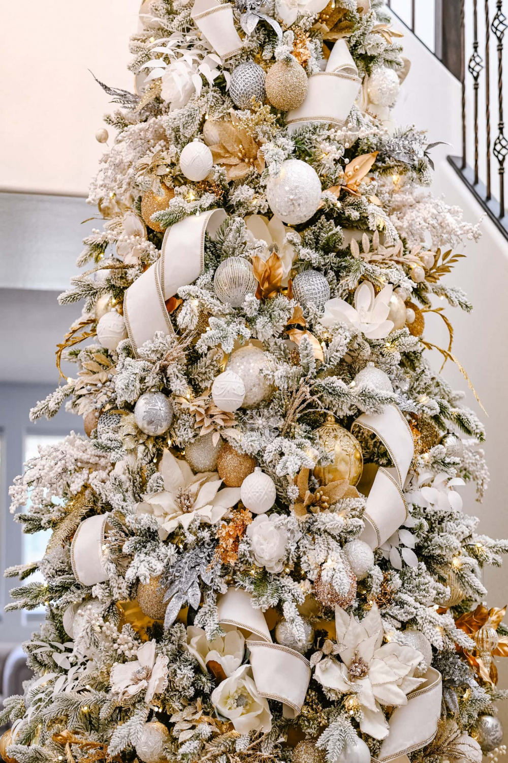 Glamorous White, Gold, and Silver Christmas Tree