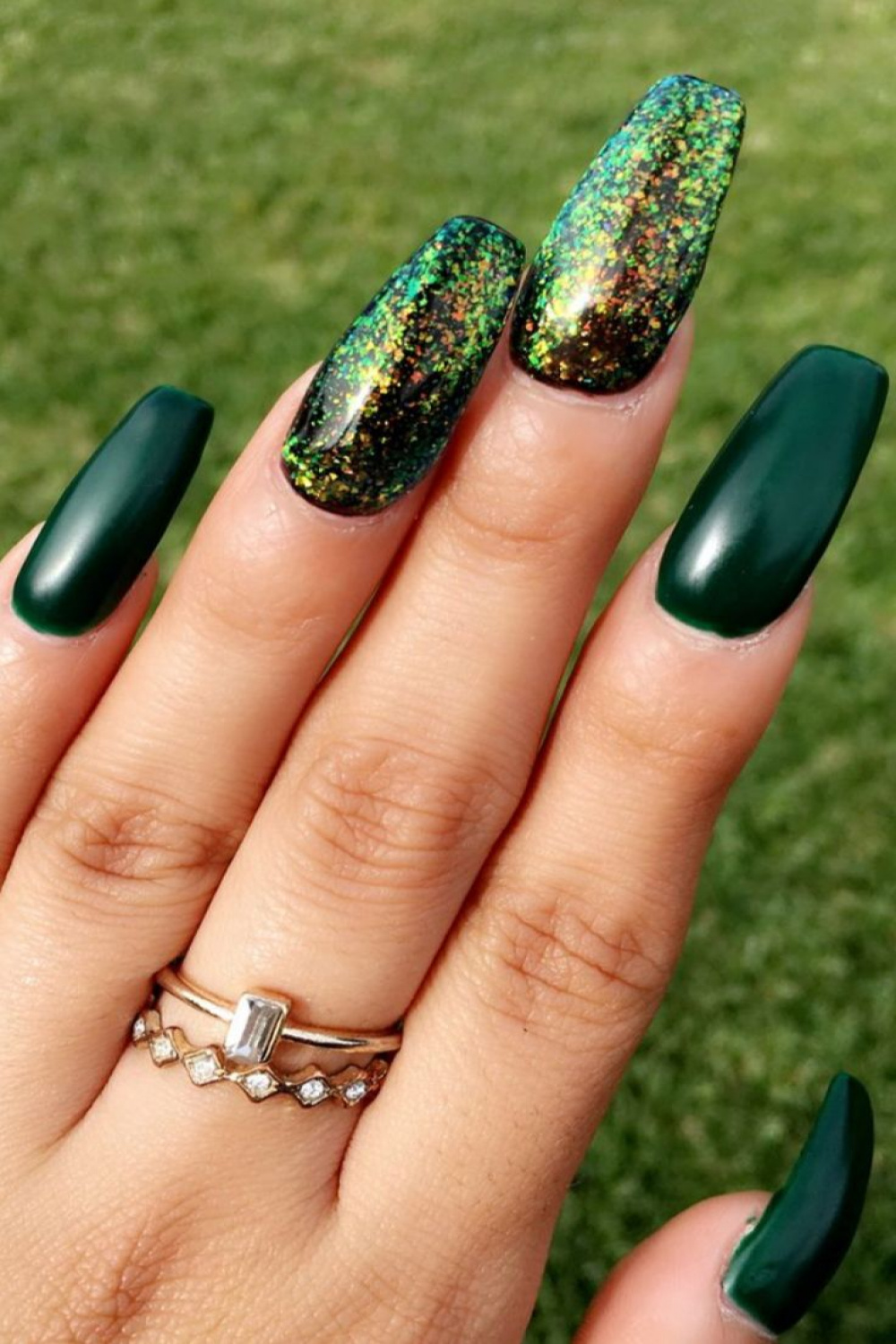 Glittering Emerald Green Nails  Winter nails acrylic, Simple