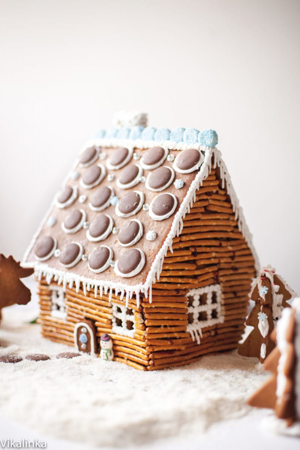 How to Make a Gingerbread House at Home Rustic Log Cabin - Vikalinka