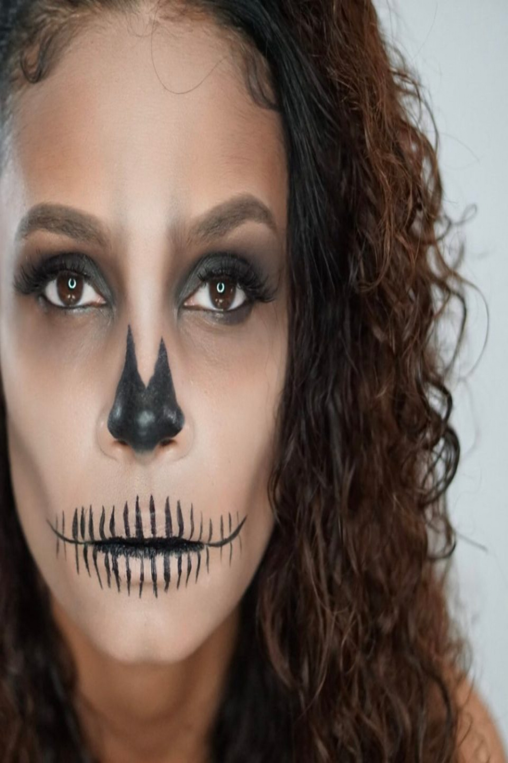 Last Minute Easy Skeleton Makeup For Halloween