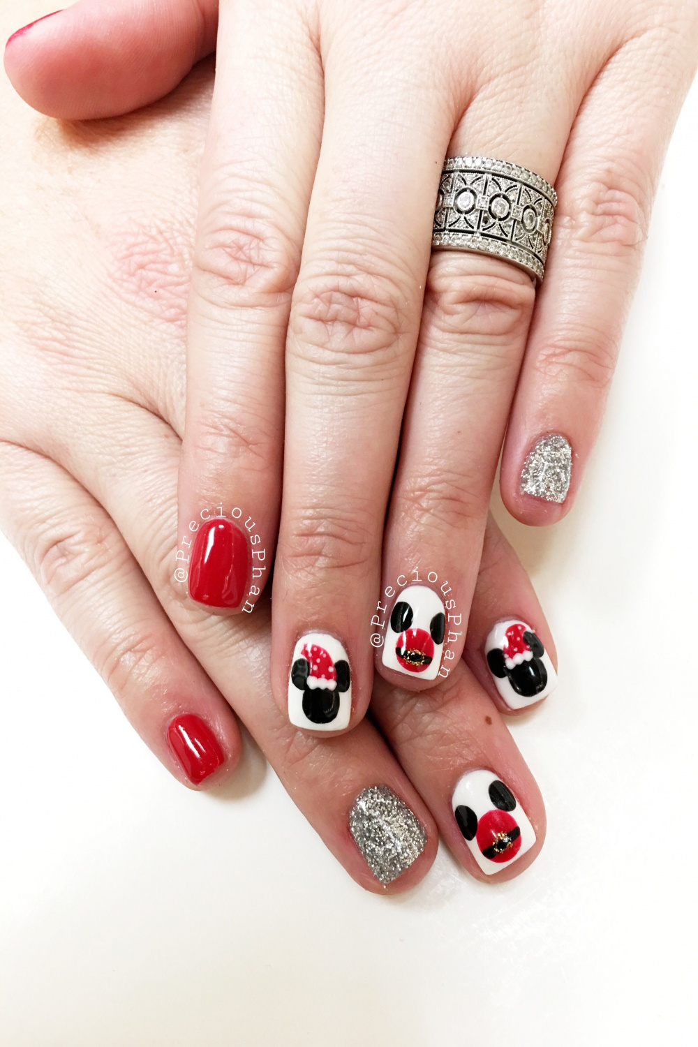 Mickey Mouse nails. Minnie Mouse nails. Christmas nails