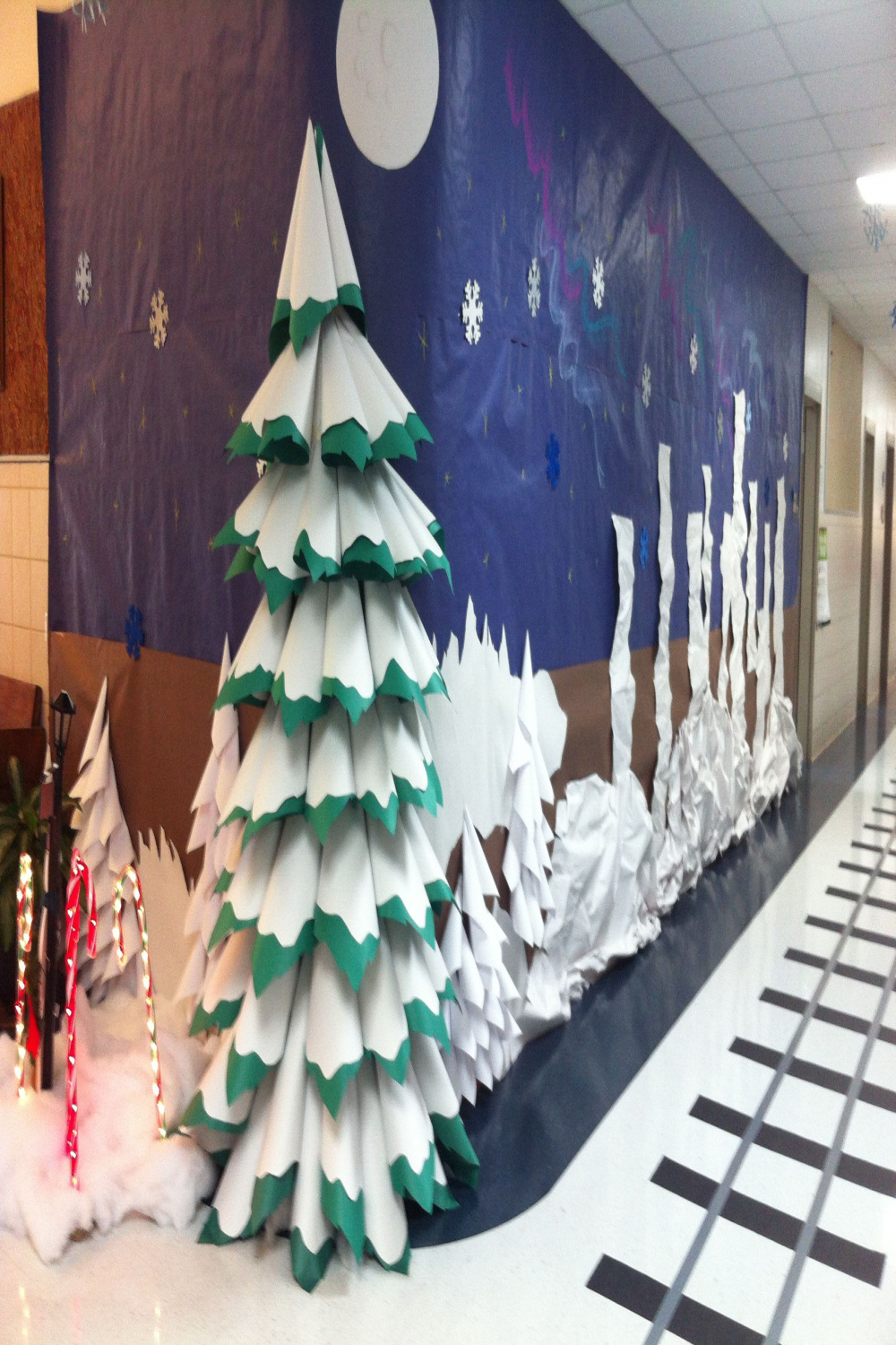 Paper come tree for polar express