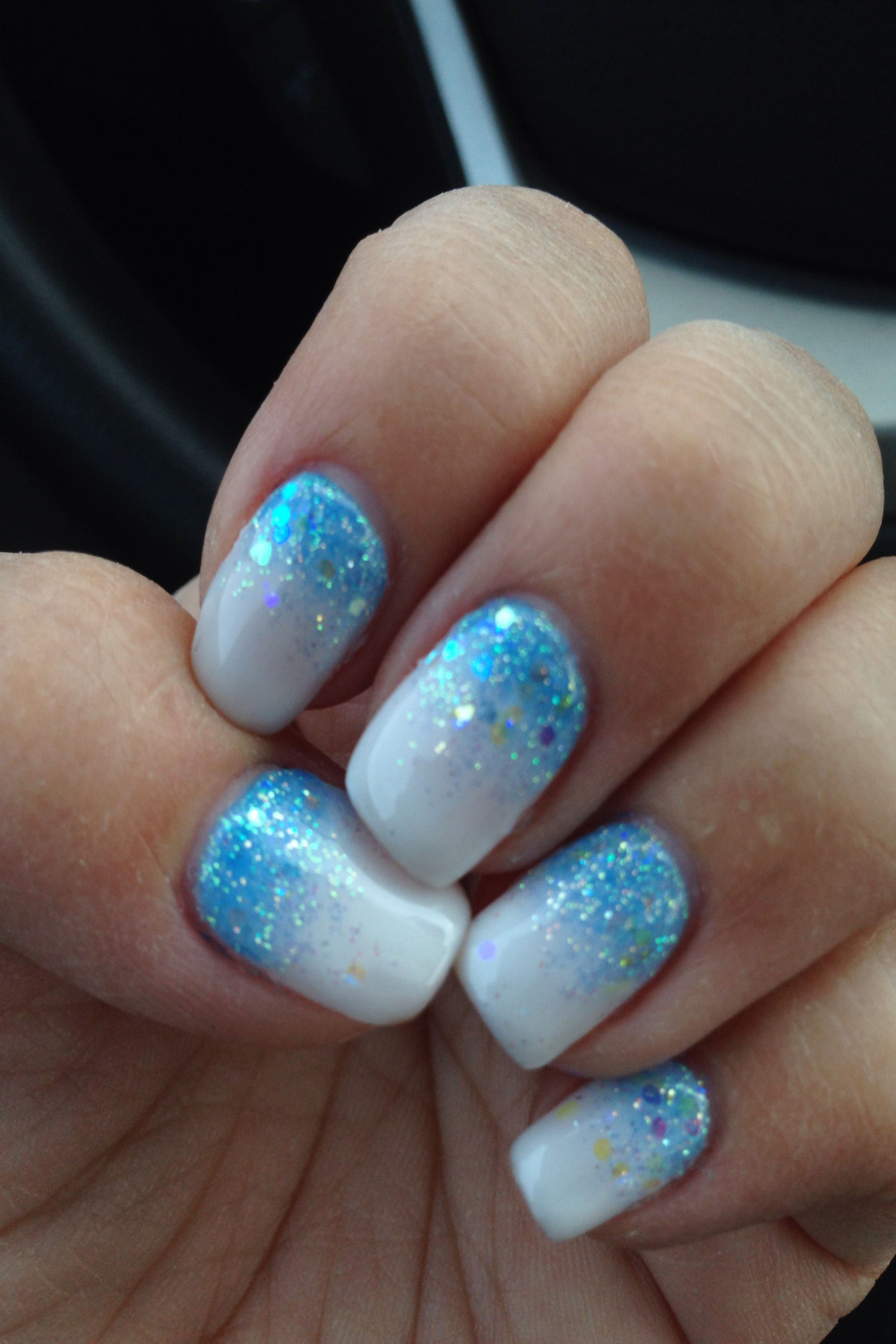 Winter Nails: Snow falling concept - two white coats on full nail