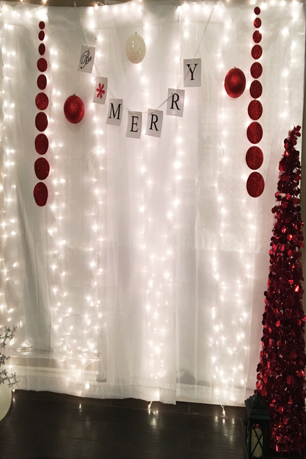 DIY Christmas photobooth backdrop  Photo backdrop christmas