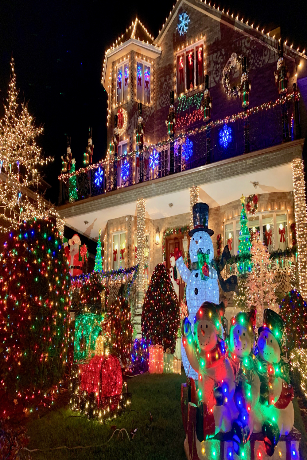 Dyker Heights Christmas lights : Tour the best and brightest