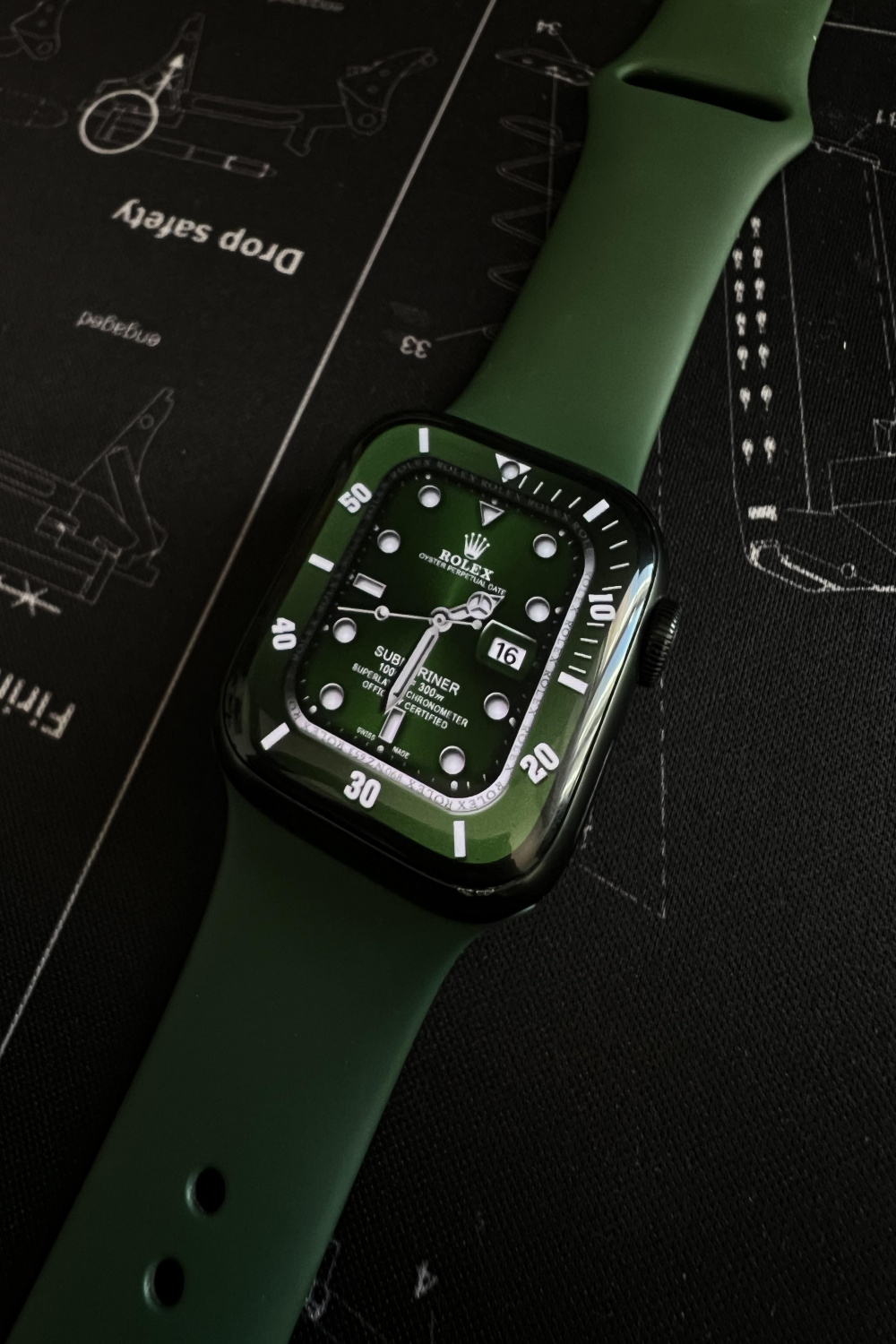 Rolex Hulk on the Green Apple Watch : r/Clockology