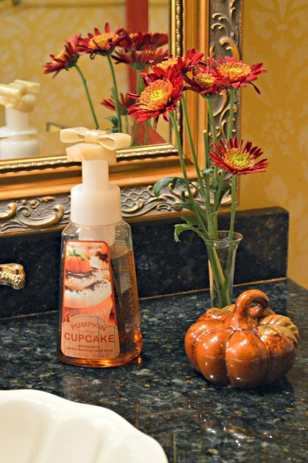 Simple and Easy Thanksgiving Decoration Home to Z  Fall bathroom