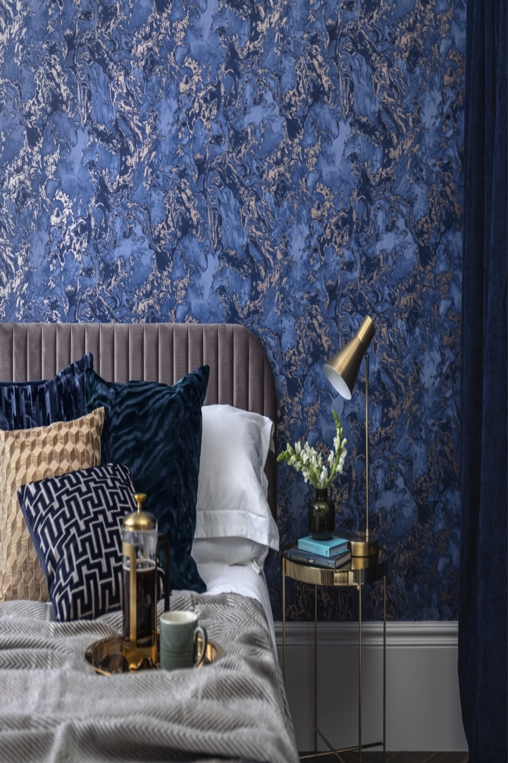 Ten Tempting Navy Blue Wallpaper Ideas - Style & Inspiration