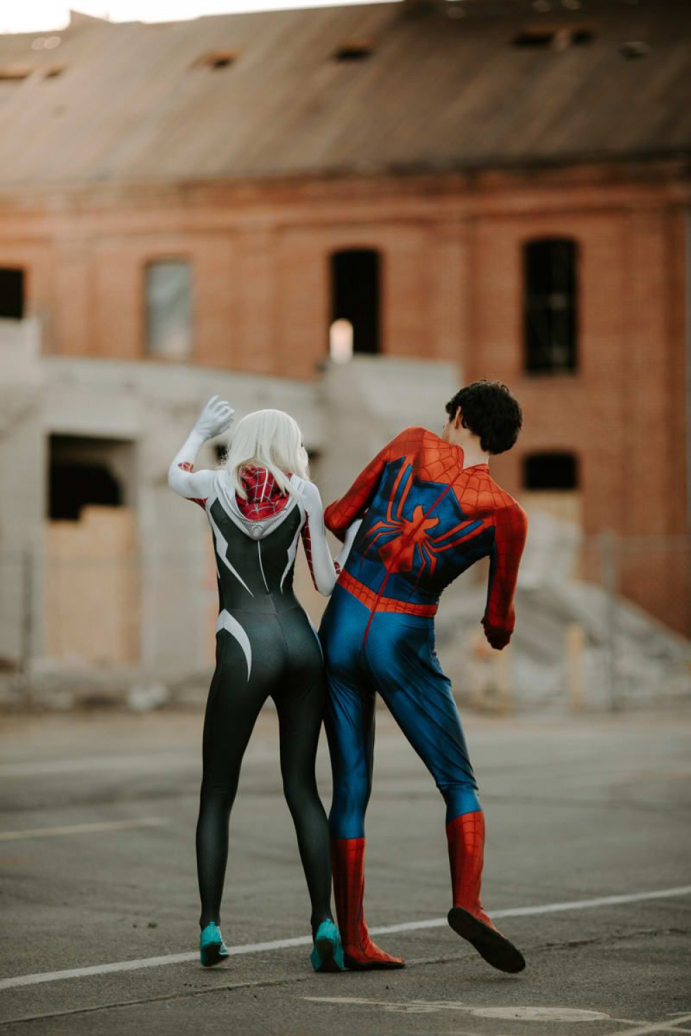 This Couple Did An AMAZING Spiderman-Themed Photo Shoot  Cute