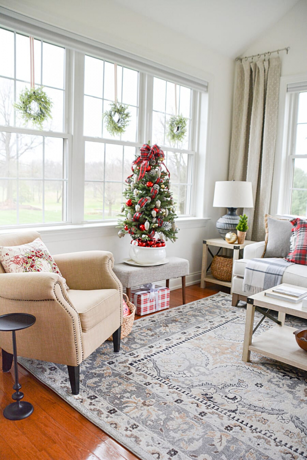 Tips For Decorating A Small Space For Christmas - StoneGable