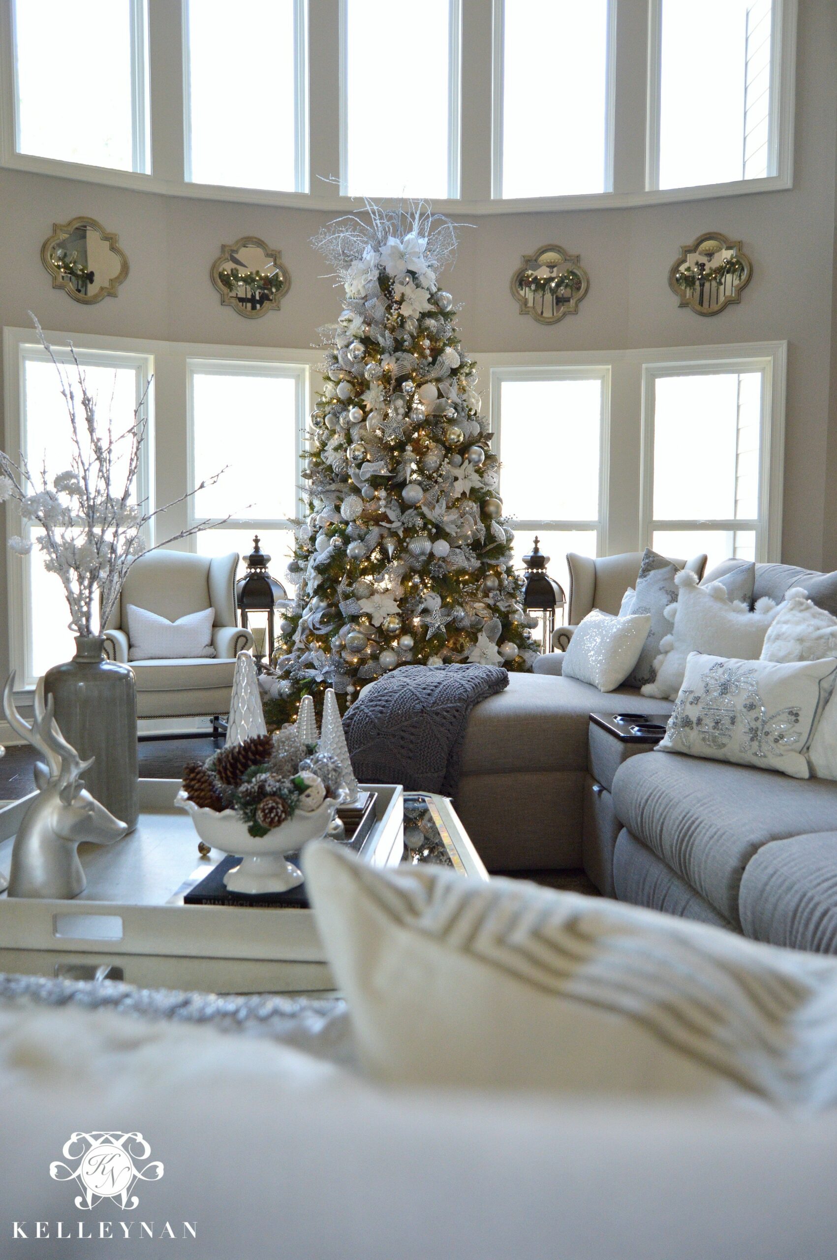 Christmas Tree Room Wallpaper